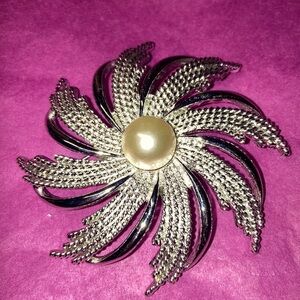 Vintage Sarah Coventry brooch
